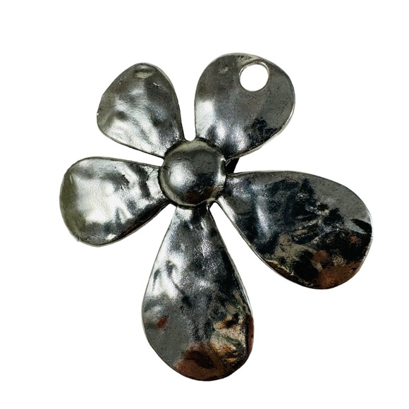 Giant 60s vibe totally adjustable Silvertone pop daisy ring - Picture 2 of 6
